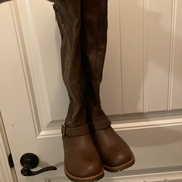 Boots - Picture 2 of 3